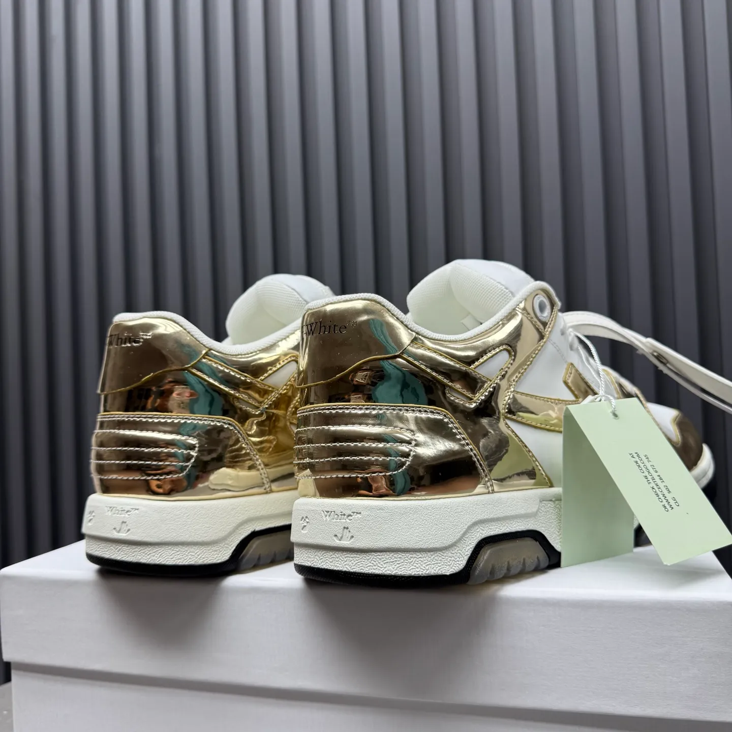 【off- white】P: 620💰Couple model👫, Size: 35-44 (Customized for men 38.45.46) High-quality version👊 "Out of office" series original molding, original lasting, production process 1:1 Original ➰OFF GRAY WHITE OW ➰ First-layer cowhide Imported skin-friendly and environmentally friendly polyester mesh Original molding high elastic and environmentally friendly molding pad Made with the original lasting process. The original molded rubber outsole (never yellows and deforms) has a super correct shape, bright color and strong three-dimensional effect👍. Packaging💯Full set of packaging synchronized with the official website (branded paper, certificate of quality, branded cloth bag)